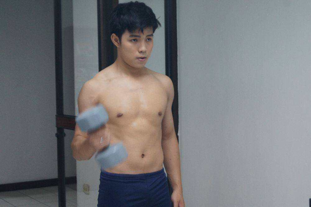 หนุ่มหล่อเมืองสกลนคร บอมบ์ ธนธรณ์ โคตะรักษ์