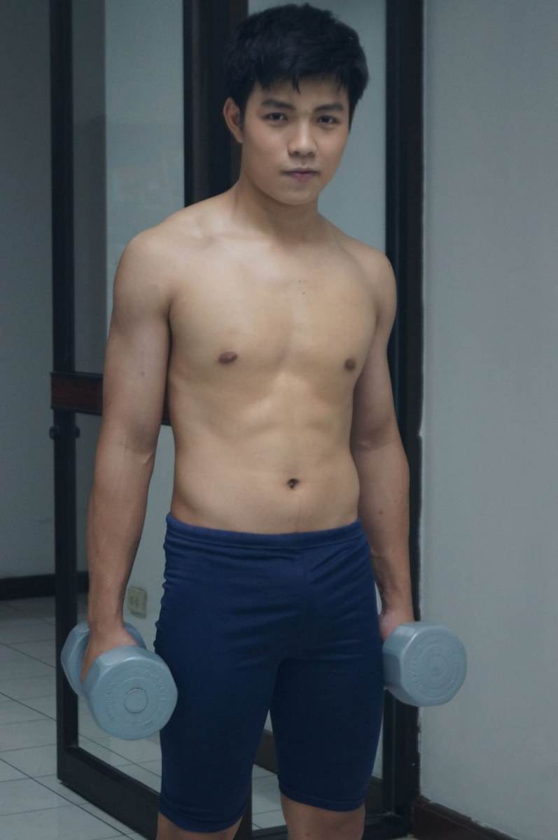 หนุ่มหล่อเมืองสกลนคร บอมบ์ ธนธรณ์ โคตะรักษ์