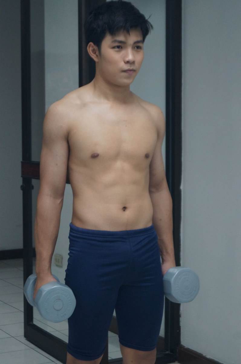 หนุ่มหล่อเมืองสกลนคร บอมบ์ ธนธรณ์ โคตะรักษ์