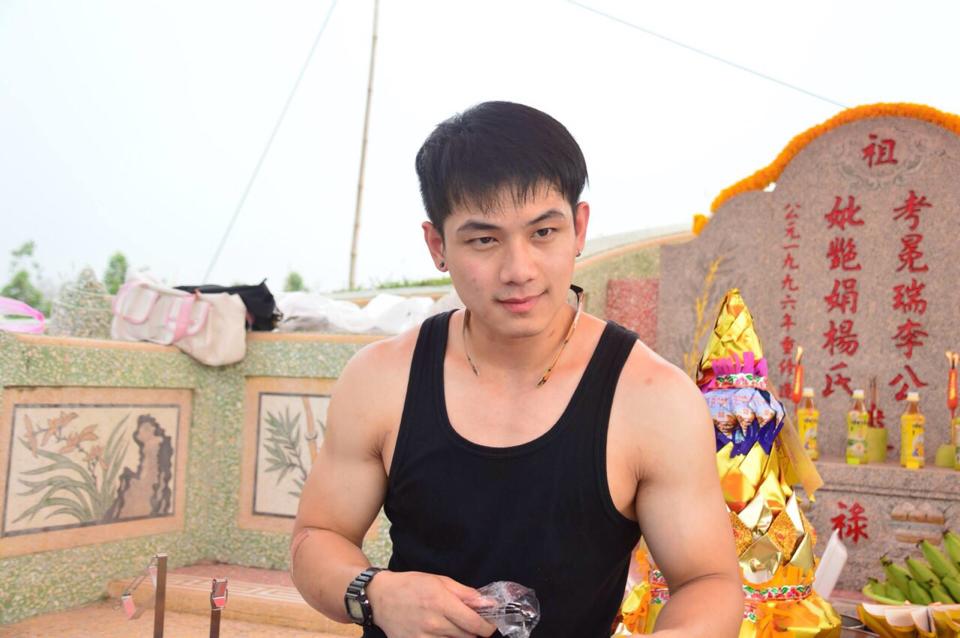 เลียๆเอิร์ธ ธวัช พรรัตนประเสิรฐ
