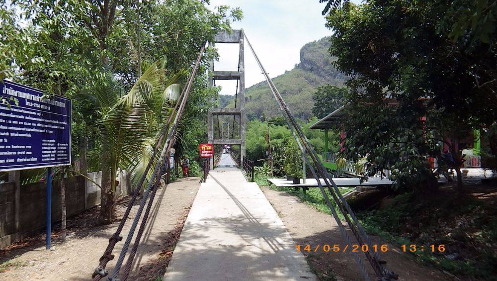 ด้านหน้า สะพานแขวน