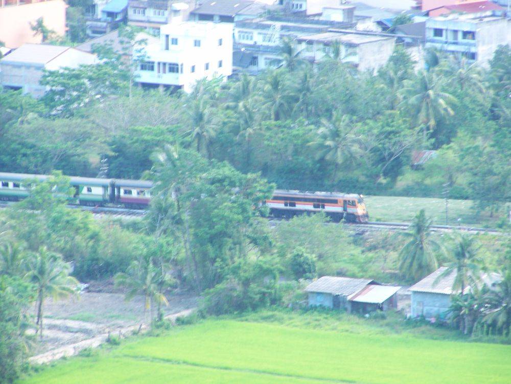 ขบวนรถไฟขึ้น กทม.