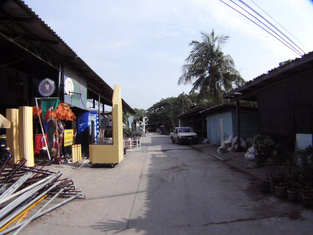 ฝ่ายจัดสวน ฝ่ายไฟฟ้า ประปา เสียง อยู่ที่นี่