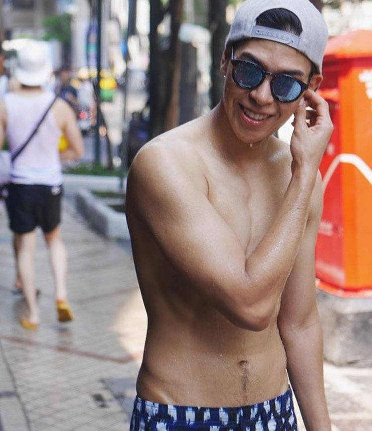 ถ่างรอ