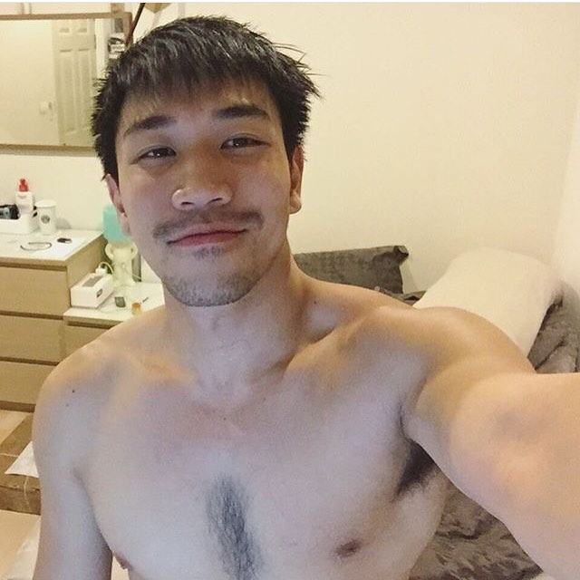 ถ่างรอ