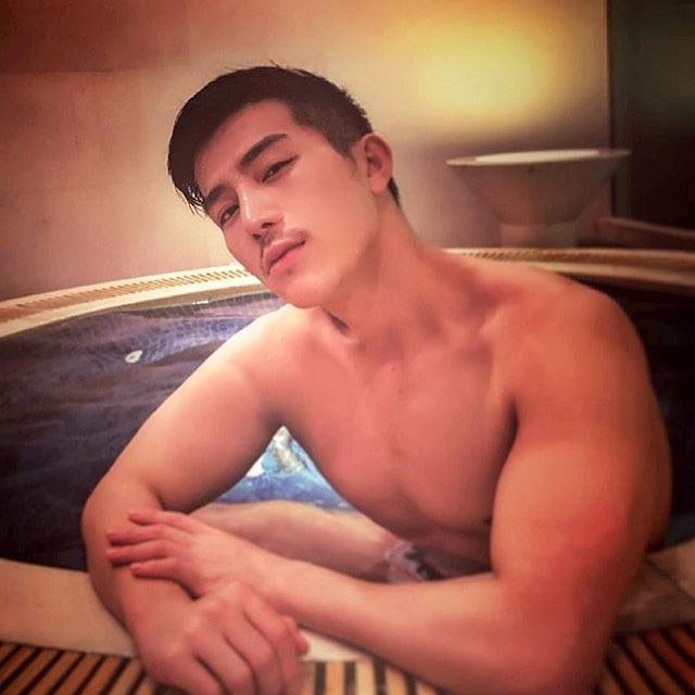 ถ่างรอ