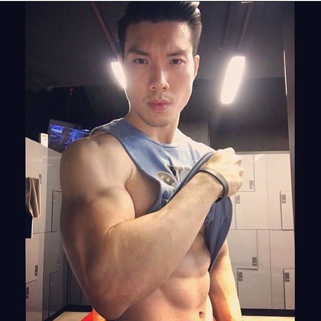 ถ่างรอ