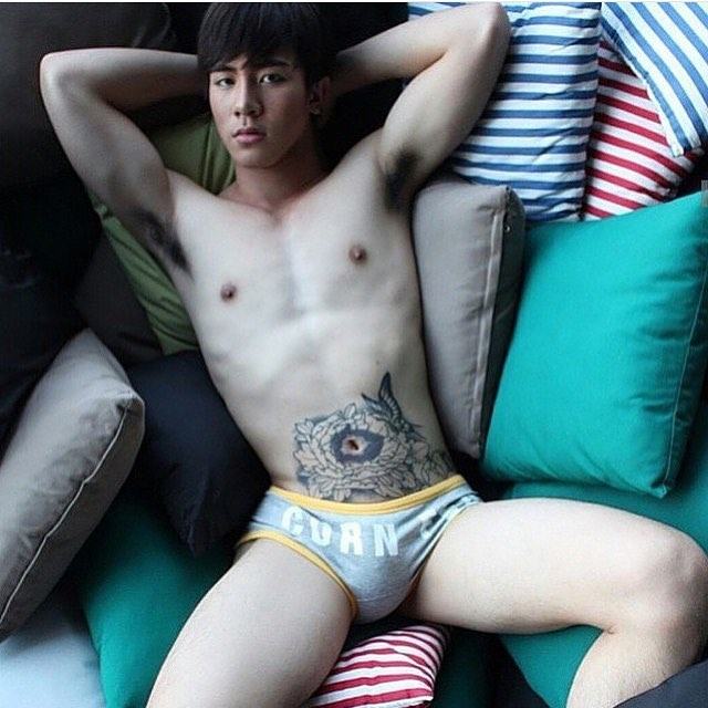 ถ่างรอ