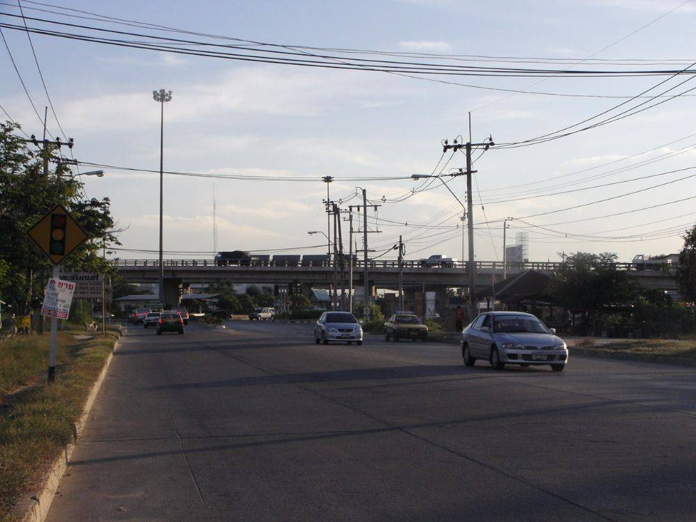 ถนนปัญญาอินทรา ปี ค.ศ.2005 บรรจบกับถนนรามอินทรา