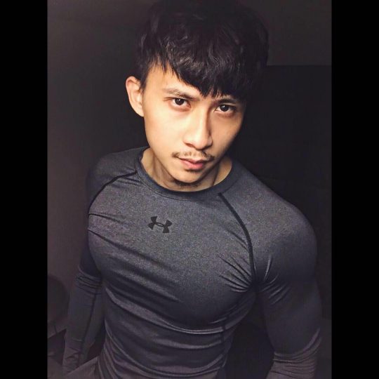 ตี๋โชว์หุ่น