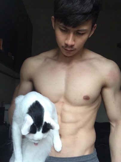ตี๋โชว์หุ่น