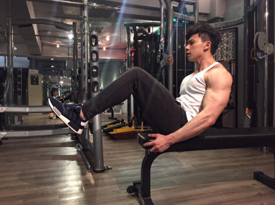 ตี๋โชว์หุ่น