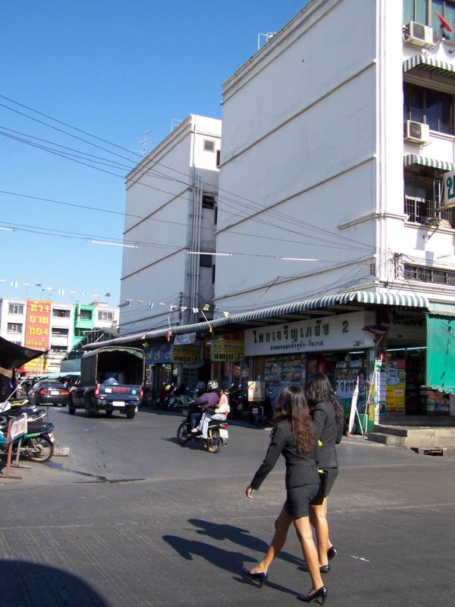 ตลาดมีนบุรี ด้านหลัง