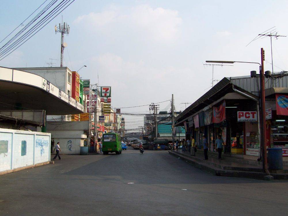 ตลาดมีนบุรี ด้านหลัง