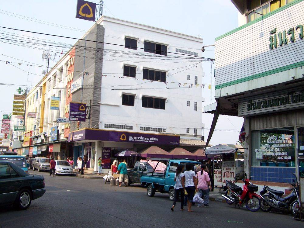 ใกล้สะพานลอย ห้างทองยินดี