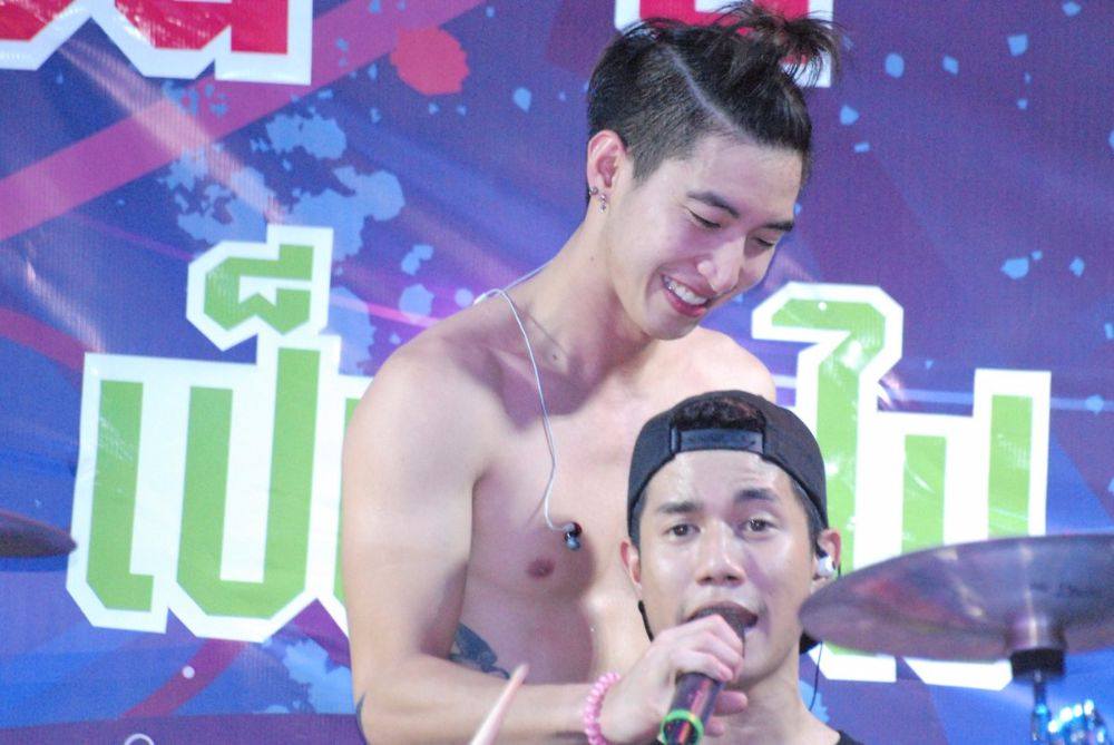 Attitude Thailand มิถุนายน 59 โตโน่ อม...ชมพูมาแว้ววว ต่อคิวๆ