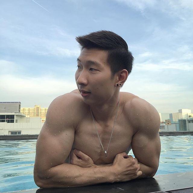หูยยยหุ่นแน่นจุง