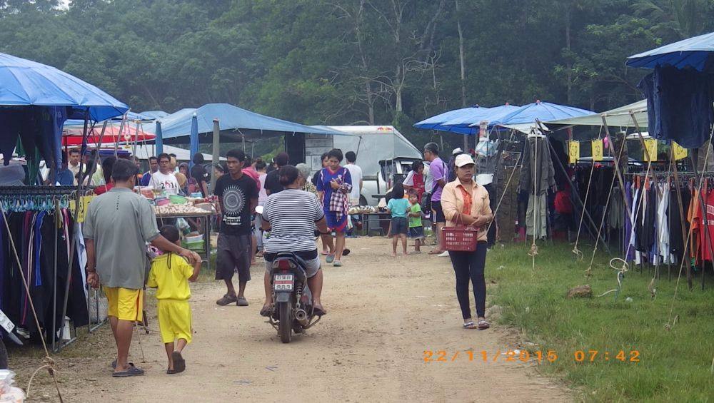 ด้านหลังตลาดนัด