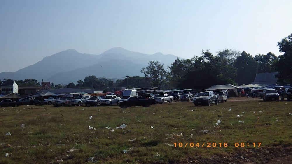 ด้านหลังตลาดนัด