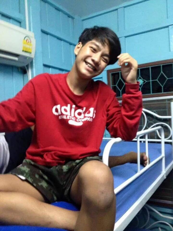 หนุ่มน้อยน่ารัก