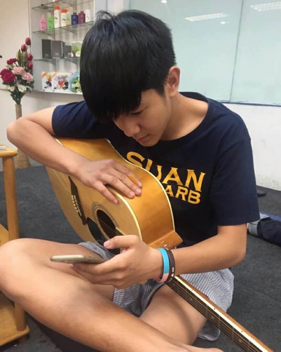 หนุ่มน้อยน่ารัก