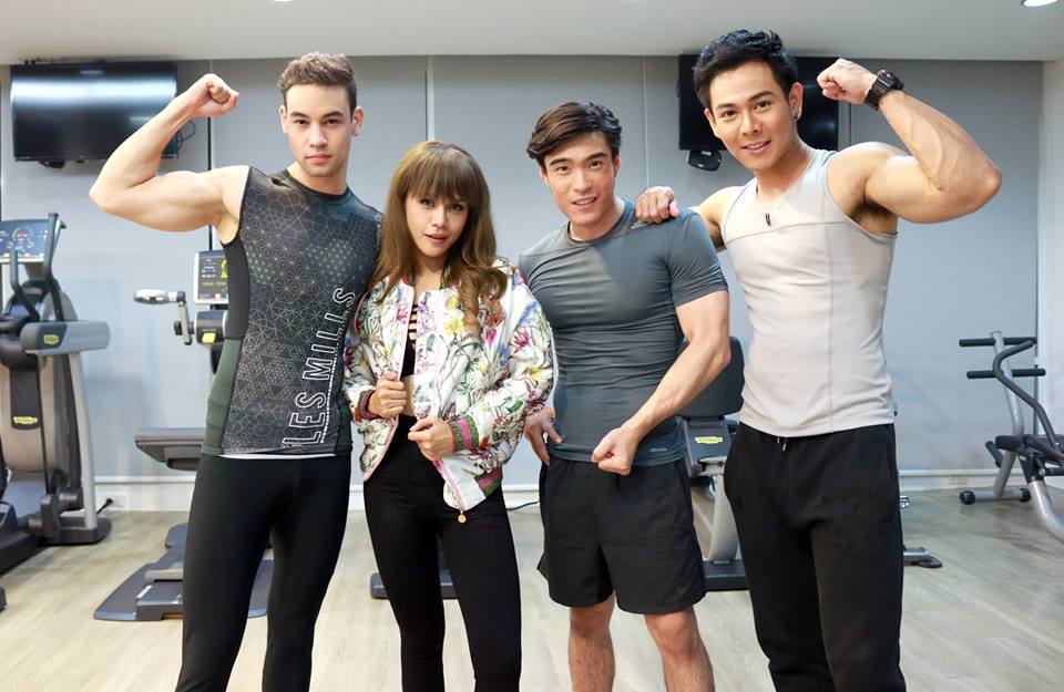 ออม บลูเบอร์รี่ อาร์สยาม ฉายเดี่ยว  พร้อมลุคใหม่ในเอ็มวี แซ่บ สตรอง &ldquo;อกสั่น&rdquo;