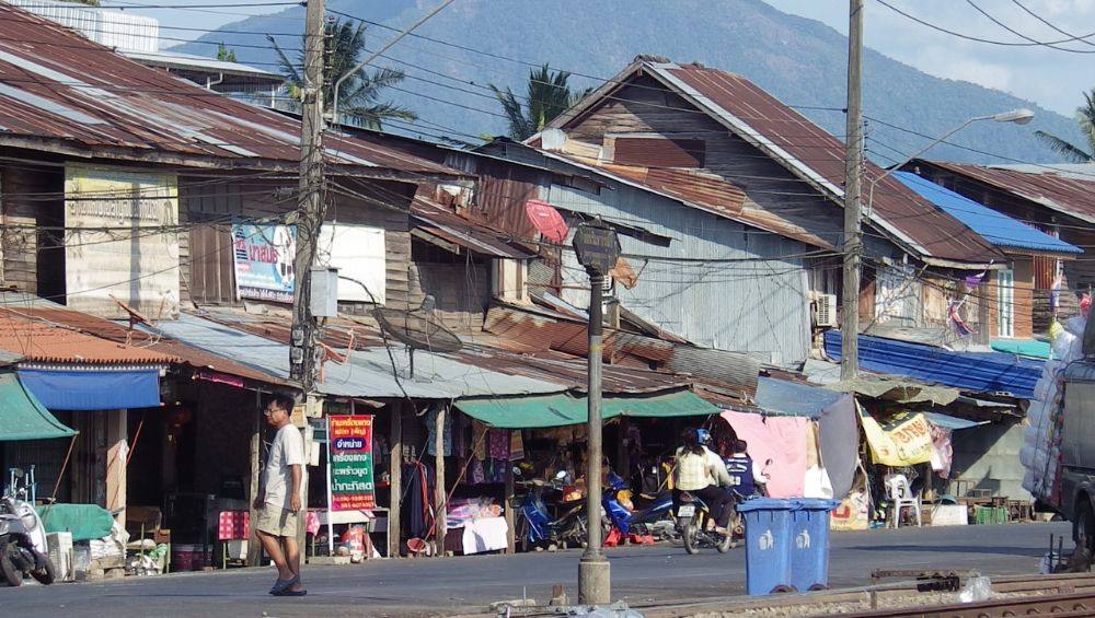 หน้าสถานีรถไฟคลองจันดี