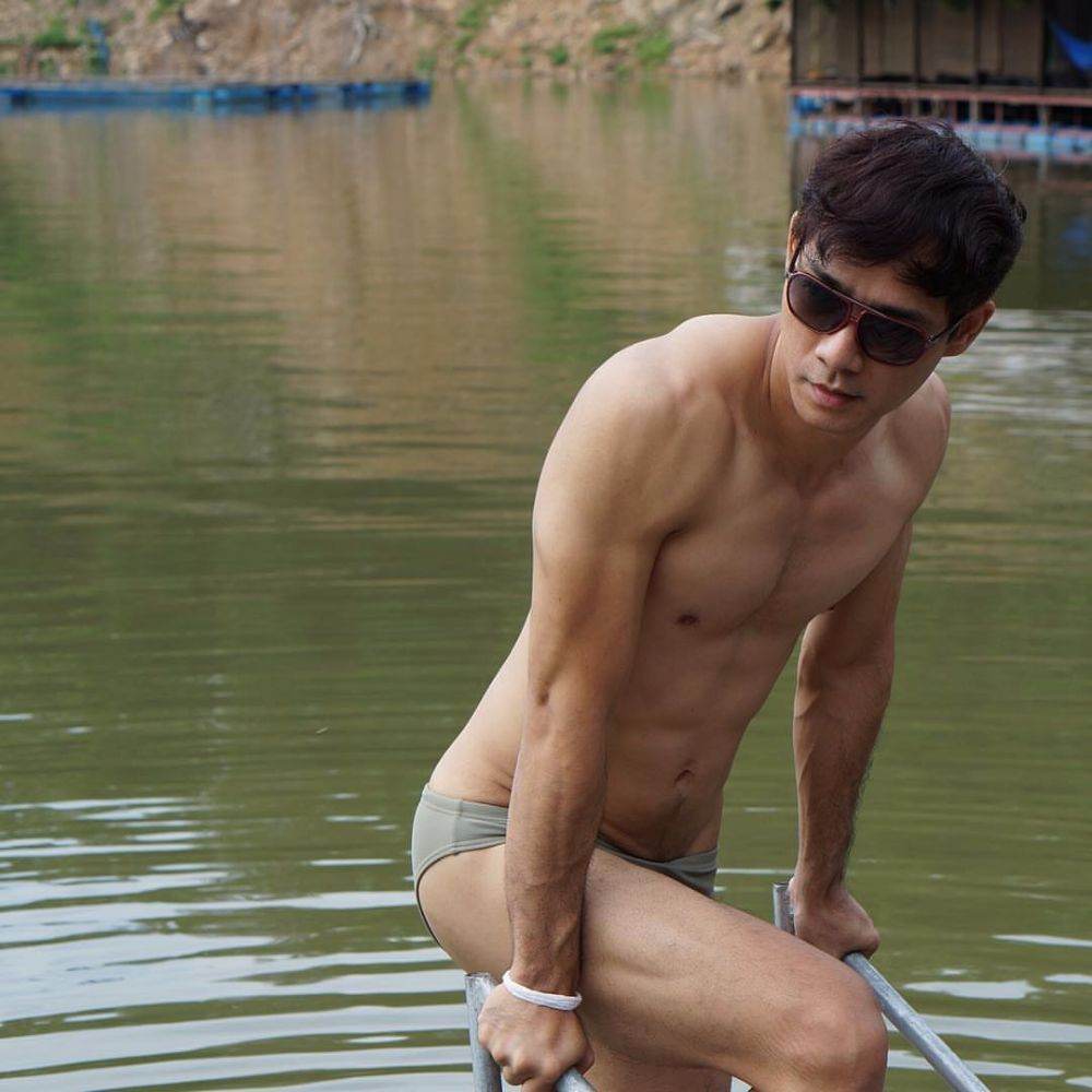 ถอดออกมาเลย....หนุ่ม ไมโล แซ่บๆเเน่นๆ
