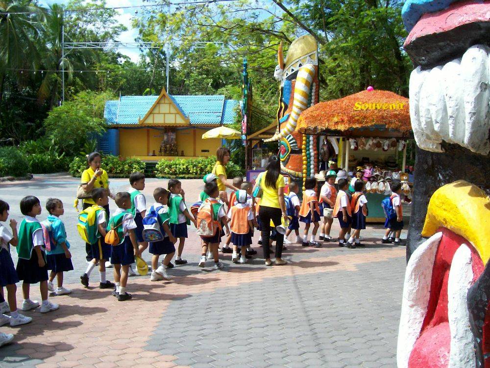 นักเรียนทัศนศึกษา ที่ ซาฟารีเวิลด์