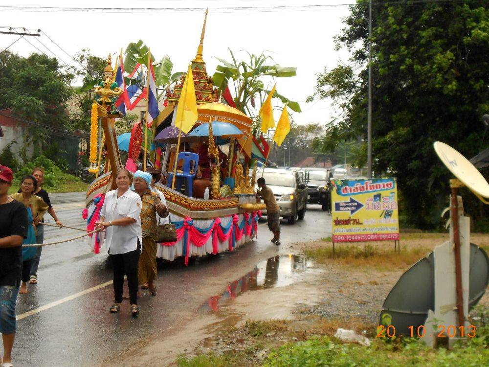 ลากเรือพระ ต.ช้างกลาง ๒๕๕๖