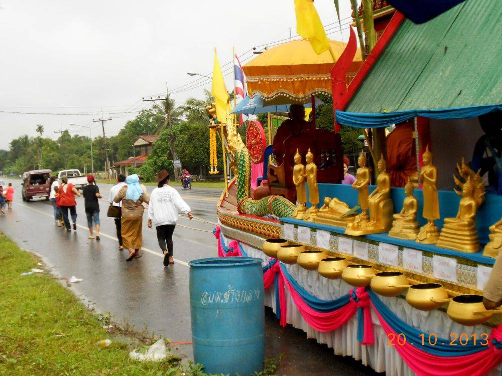 ลากเรือพระ ต.ช้างกลาง ๒๕๕๖