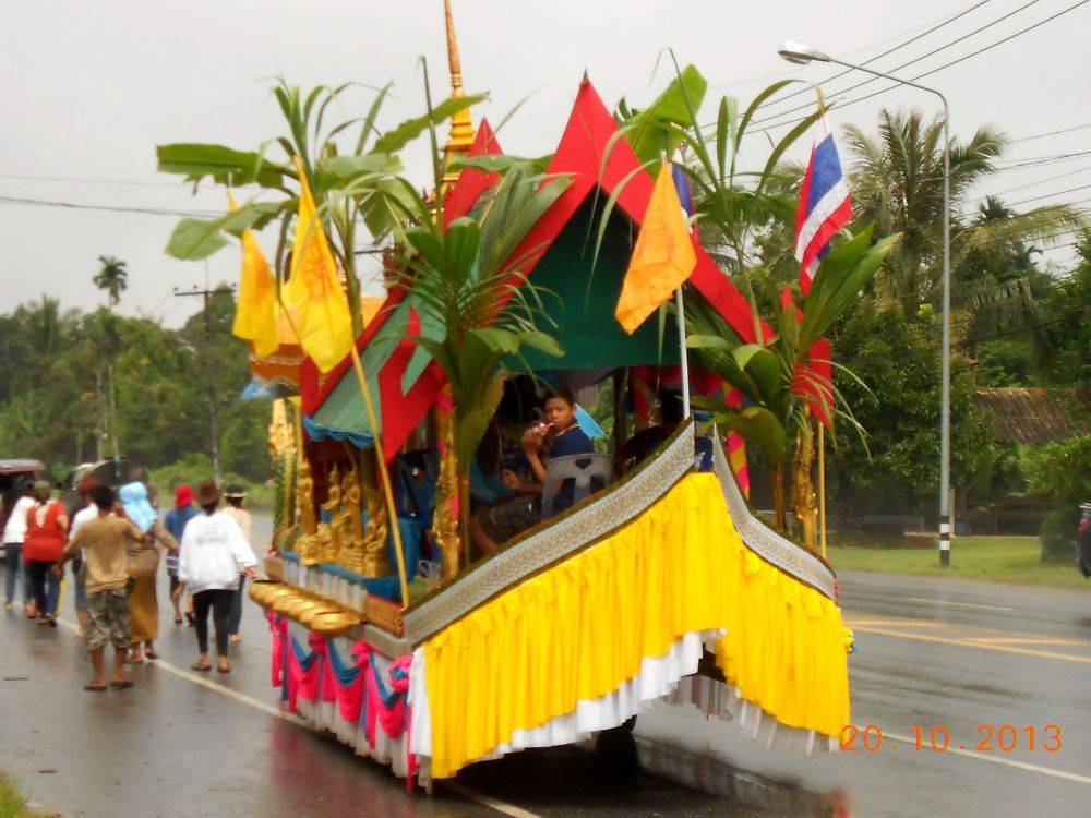 ลากเรือพระ ต.ช้างกลาง ๒๕๕๖