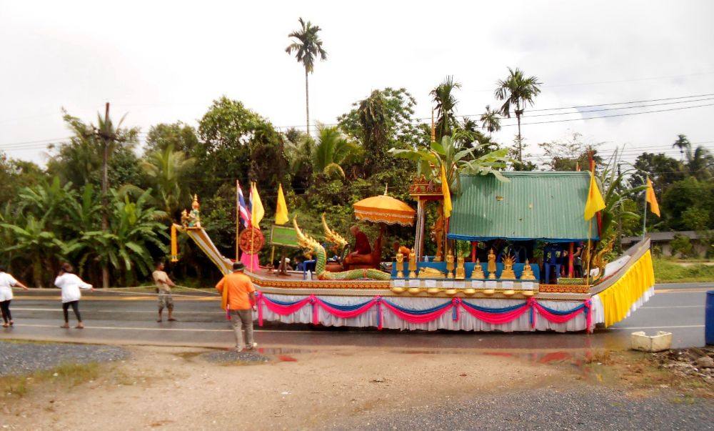 ลากเรือพระ ต.ช้างกลาง ๒๕๕๖