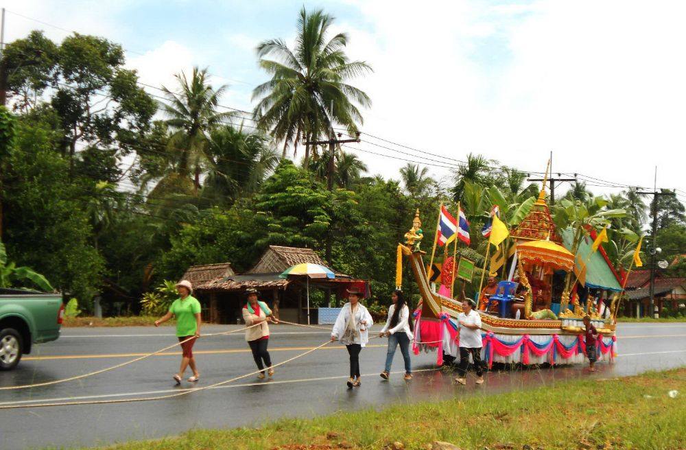 ลากเรือพระ ต.ช้างกลาง ๒๕๕๖