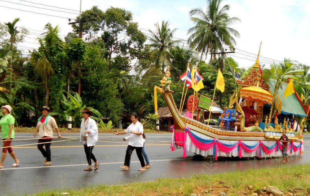 ลากเรือพระ ต.ช้างกลาง ๒๕๕๖