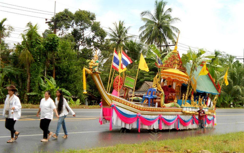 ลากเรือพระ ต.ช้างกลาง ๒๕๕๖