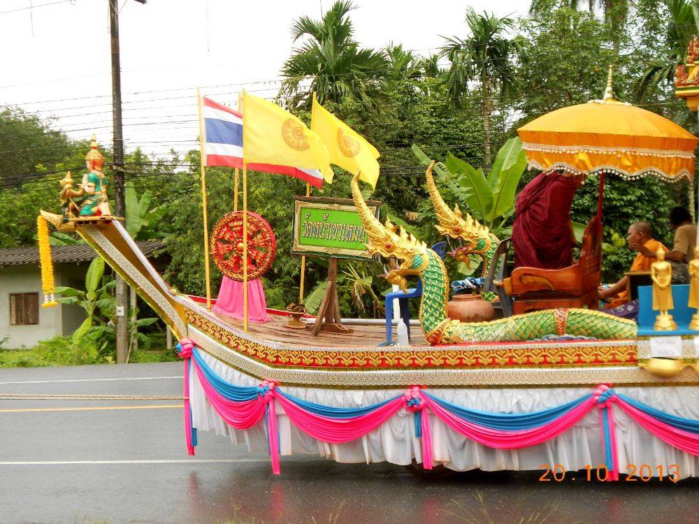 ลากเรือพระ ต.ช้างกลาง ๒๕๕๖