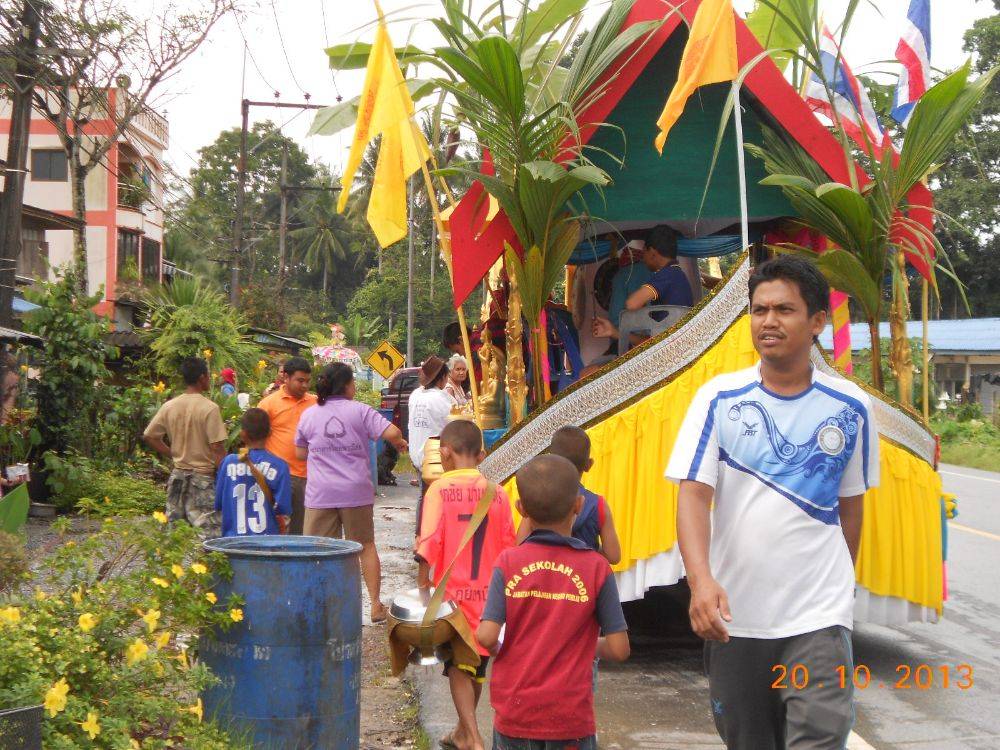 ลากเรือพระ ต.ช้างกลาง ๒๕๕๖