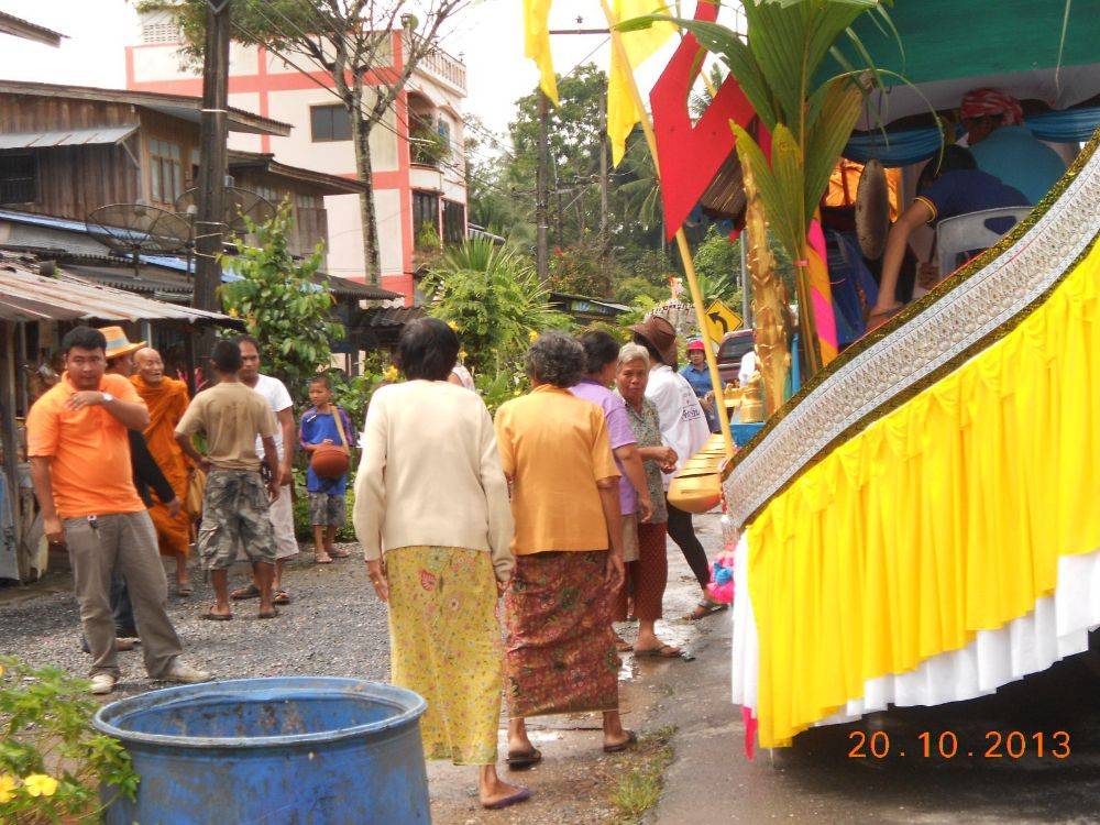 ลากเรือพระ ต.ช้างกลาง ๒๕๕๖