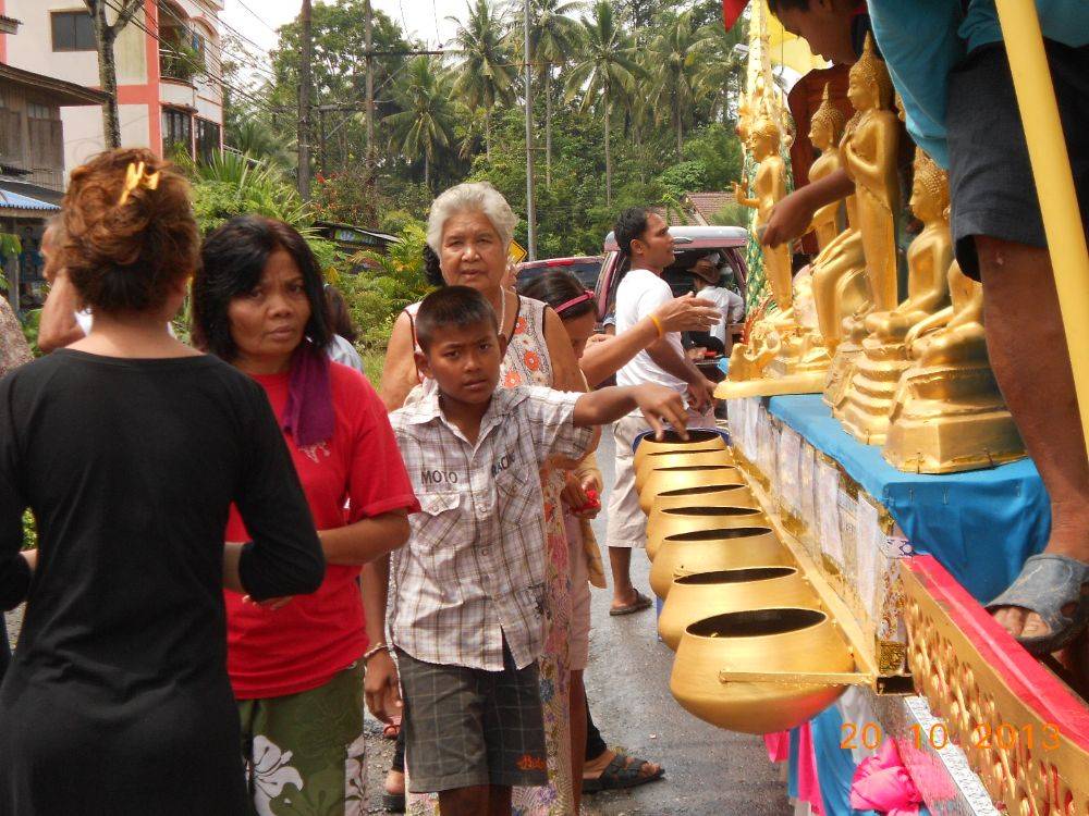ทำบุญ