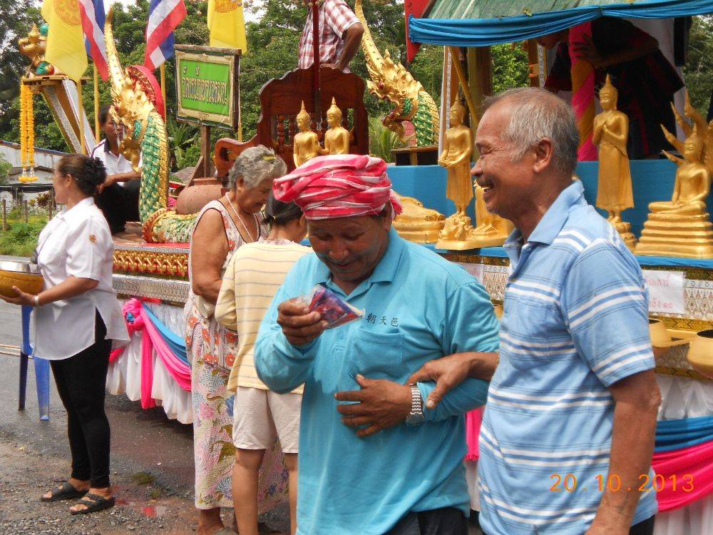 ลากเรือพระ ต.ช้างกลาง ๒๕๕๖