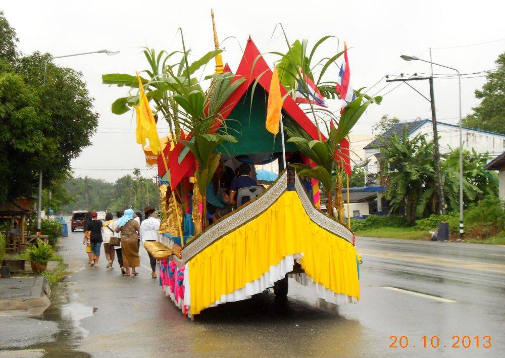 ลากเรือพระ ต.ช้างกลาง ๒๕๕๖