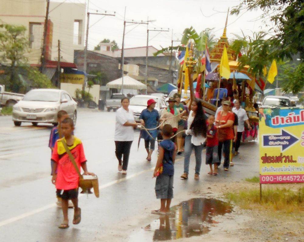 ลากเรือพระ ต.ช้างกลาง ๒๕๕๖