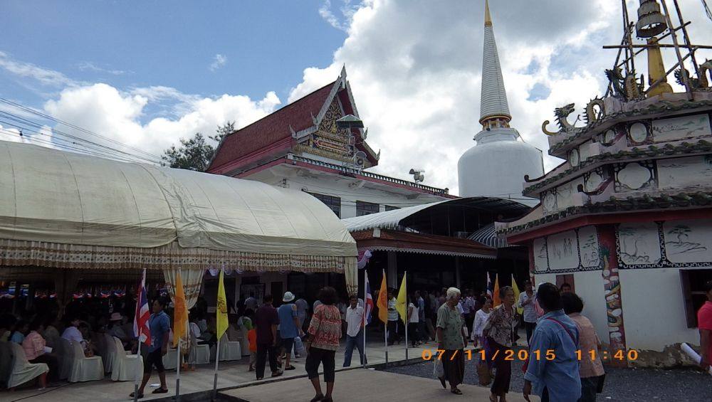 ด้านหลังวัด