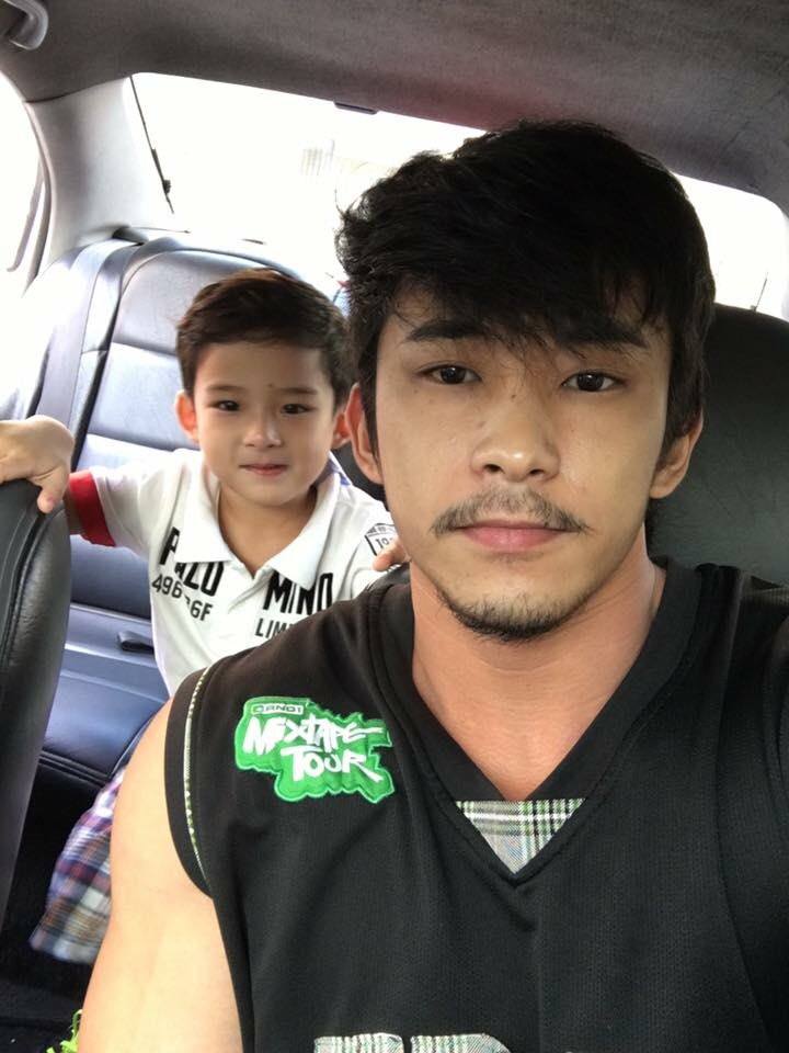 อันนี้แถมค่ะ พ่ออย่างหล่อ ลูกชายก็น่าร๊ากกก