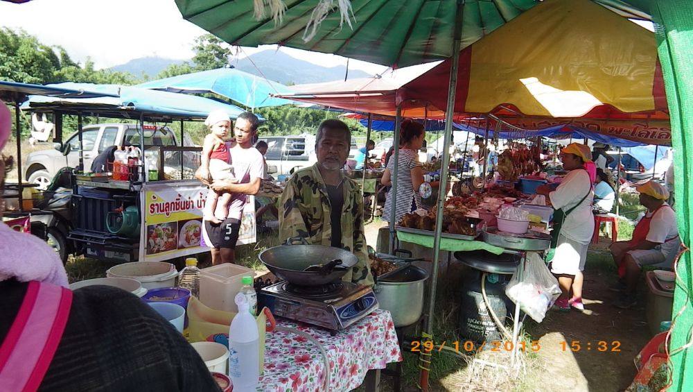 ตลาดนัดวันพฤหัสบดี บ่าย