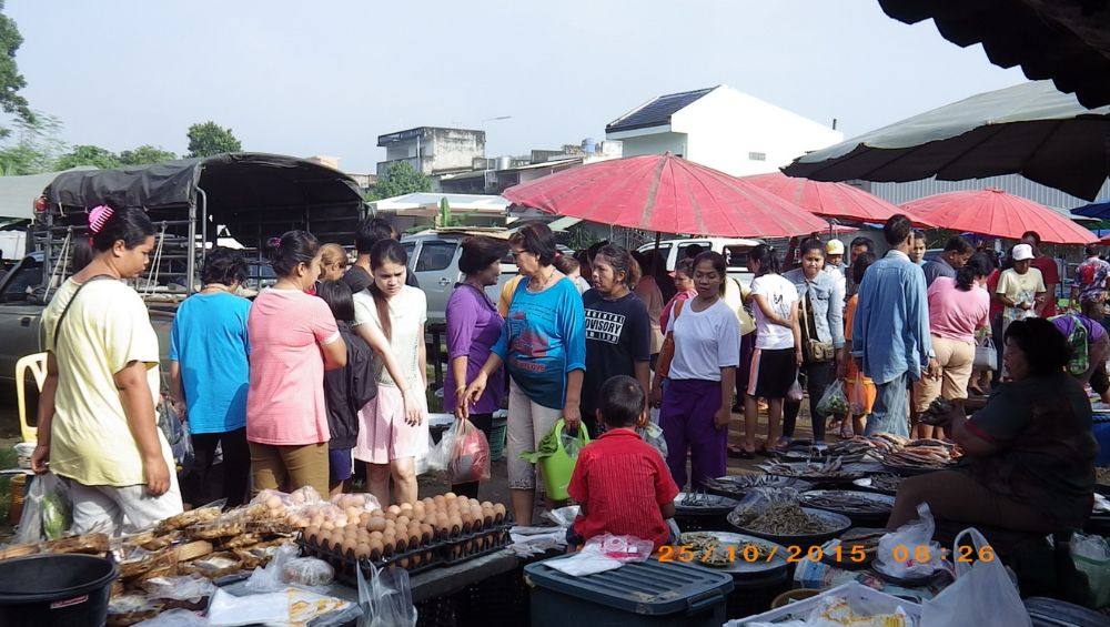 ตลาดนัดวันอาทิตย์ ข้างวัดมะนาวหวาน