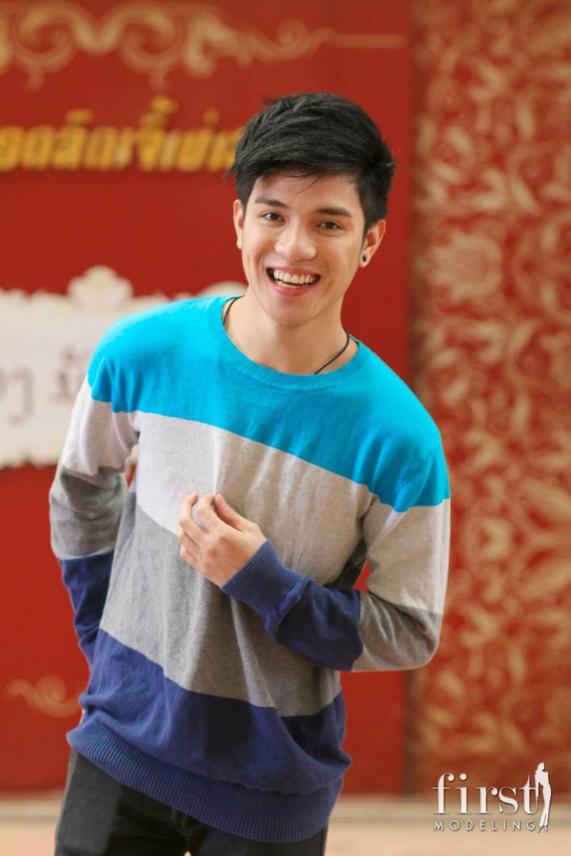 เก้า พูนสุก ดารานักสะแดงลาว