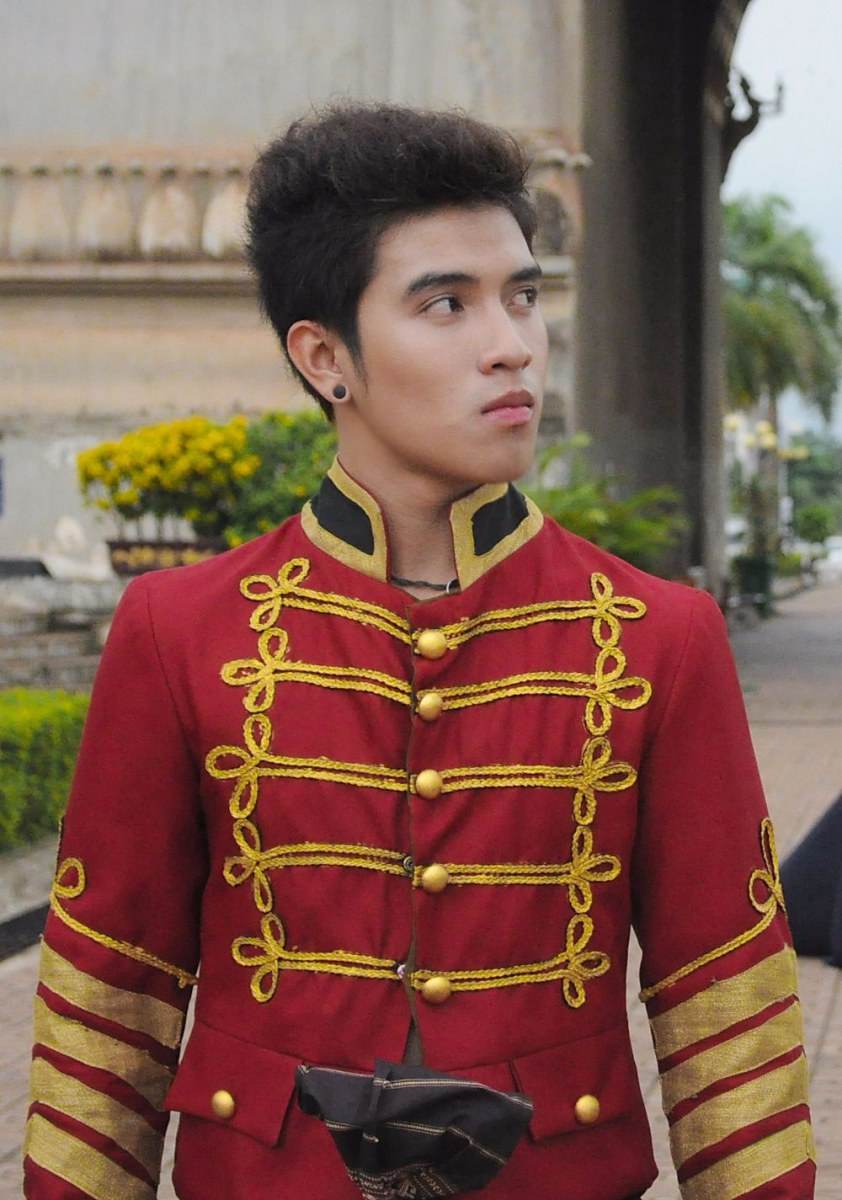 เก้า พูนสุก ดารานักสะแดงลาว