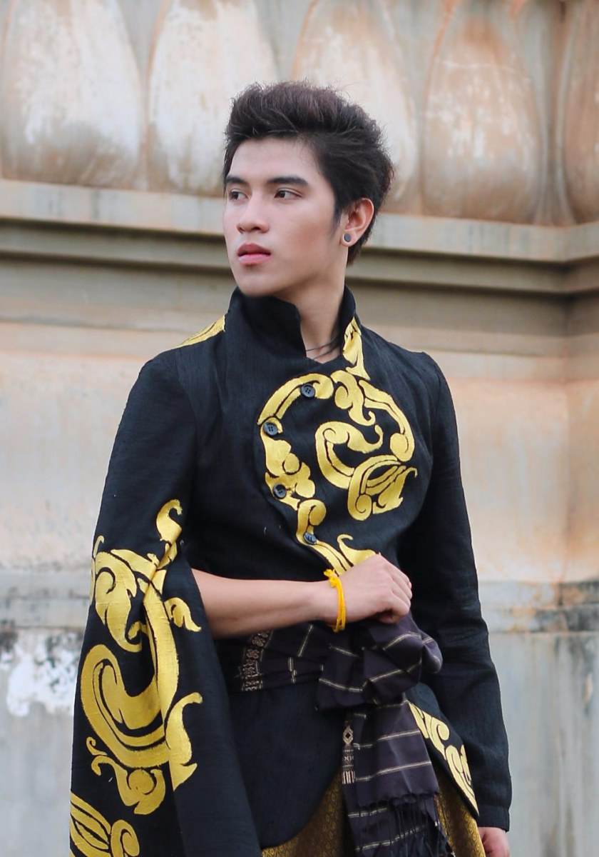 เก้า พูนสุก ดารานักสะแดงลาว